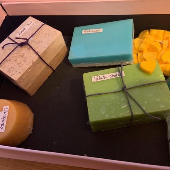 100% hand mad soaps - Picture 5 of 8